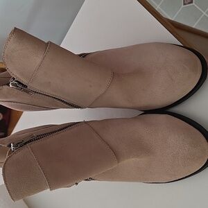 Stylish Tan Ankle Boots By URBAN OUTFITTERS